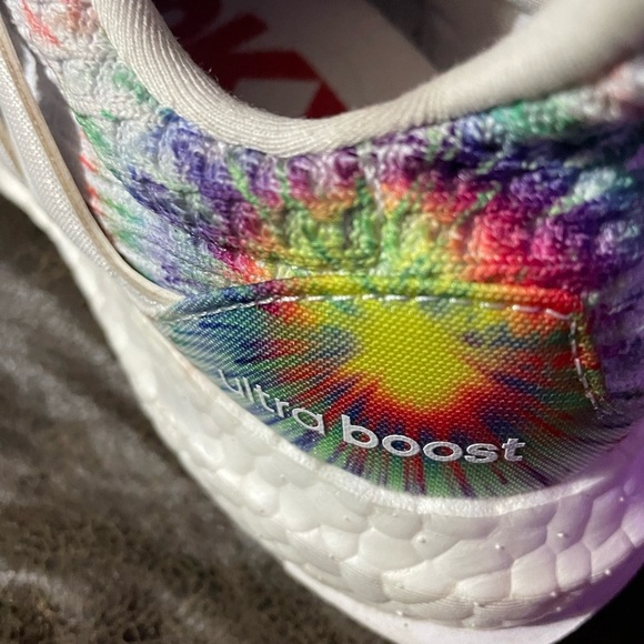 Adidas UltraBoost DNA 4.0 Tie-Dye White Running Shoes Size 4.5 Women’s - Picture 3 of 4